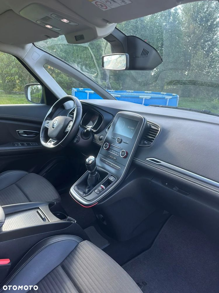 Renault Grand Scenic - 15