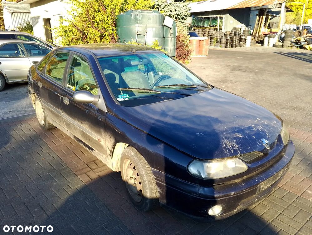 Renault Laguna I FL (98-01.) 1.9DTI 96KM. Silnik F9Q 716 Skrzynia JC5 085 lakier NV472 / 472 - DUSK BLUE.Cały na części. GWARANCJA !!!  Przód Tył Zestaw Komplet Drzwi Klapa Zderzak Błotnik Maska Grill Atrapa Szyba Pas Lampa Lusterko Boczki Fotel Kanapa Kokpit Deska Rozdzielcza Przełącznik Włącznik Sterownik Przewody Wiązka Instalacja Moduł Komputer Czujnik Listwa Pompa Alternator Wtryski Głowica Rozrusznik Kompresor Sprzęgło Dwumas Silnik Skrzynia ABS Klimatyzacji Paliwa Wspomagania Kolektor Turbina Przepustnica Zawór Chłodnica Koło Hak Belka Sanki Zawieszenie Mcpherson Półoś Amortyzator Wydech Tłumik Zacisk Most - 3