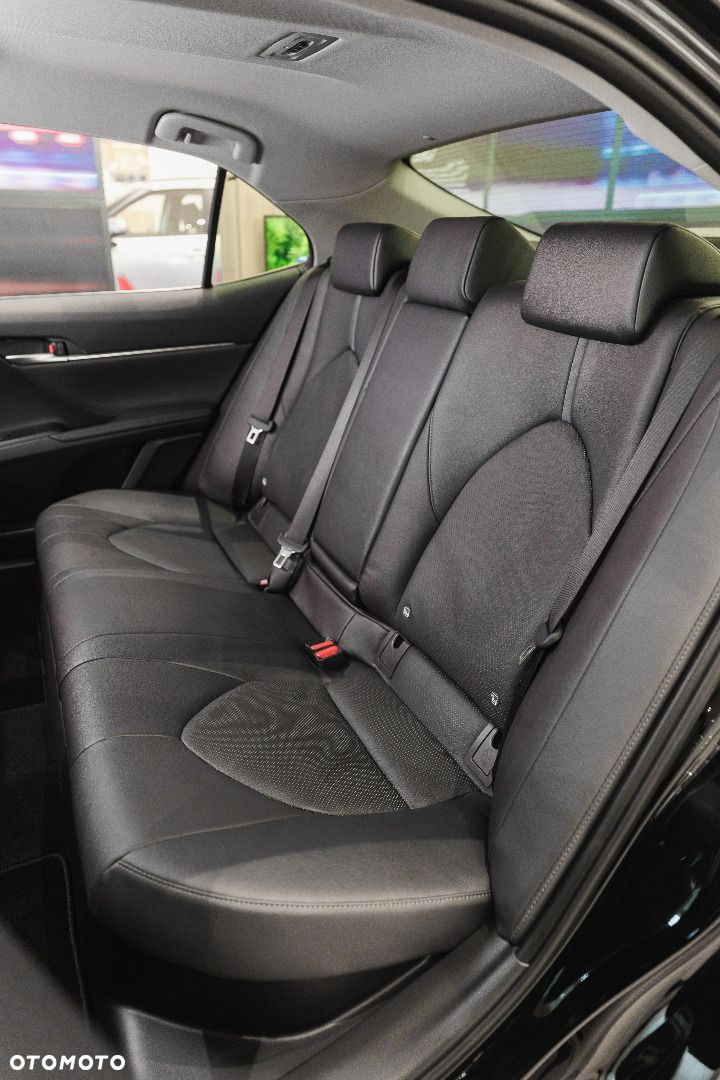 Toyota Camry - 25