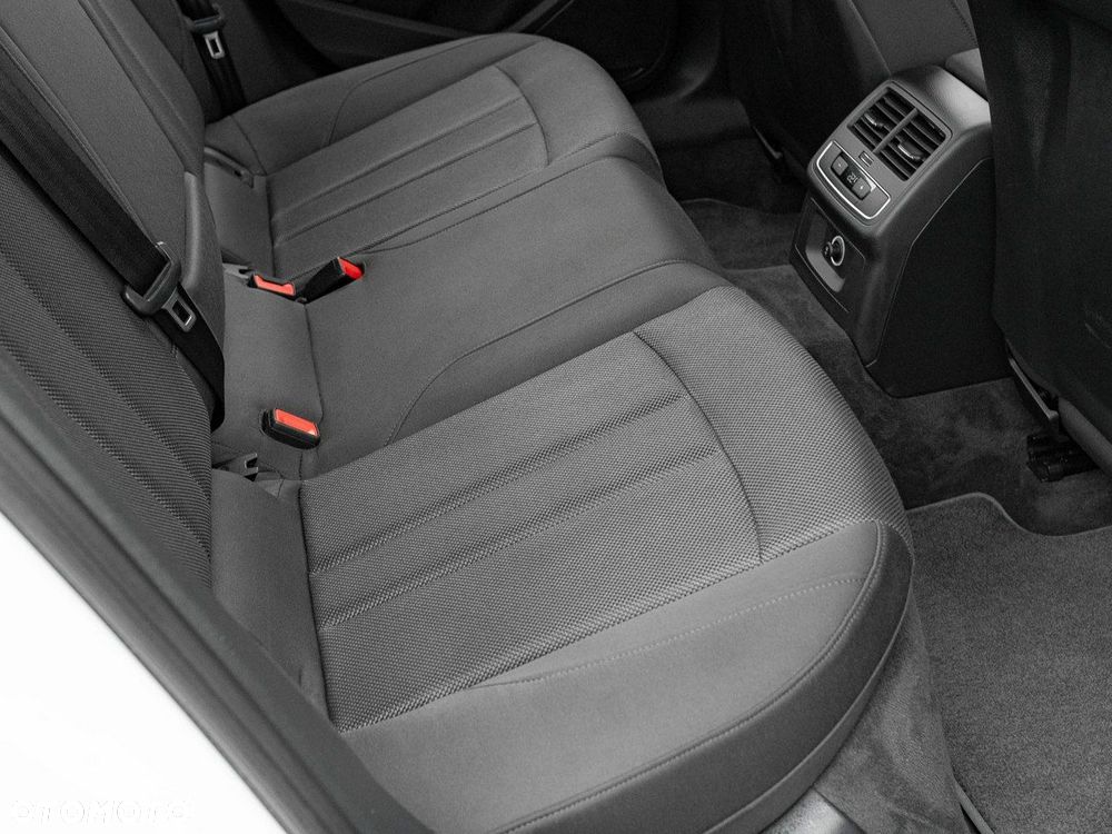 Audi A4 Limousine 35 TFSI mHEV S tronic - 32