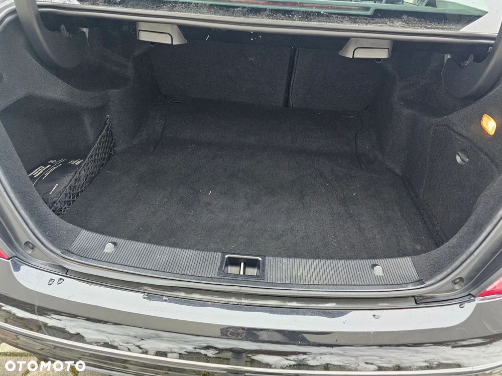 Mercedes-Benz Klasa C 180 CGI BlueEFFICIENCY Avantgarde - 19