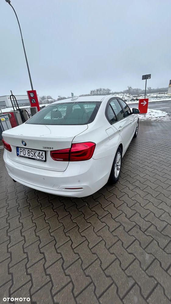 BMW Seria 3 318i - 5