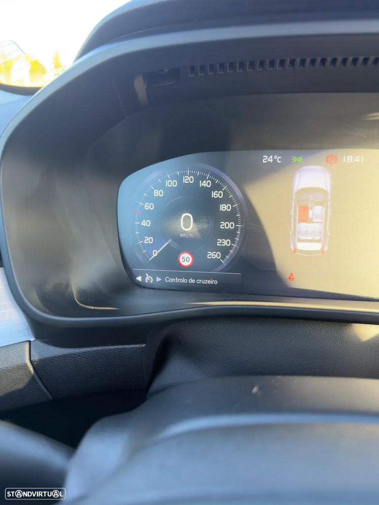 Volvo XC 40 1.5 T3 Momentum Plus - 25