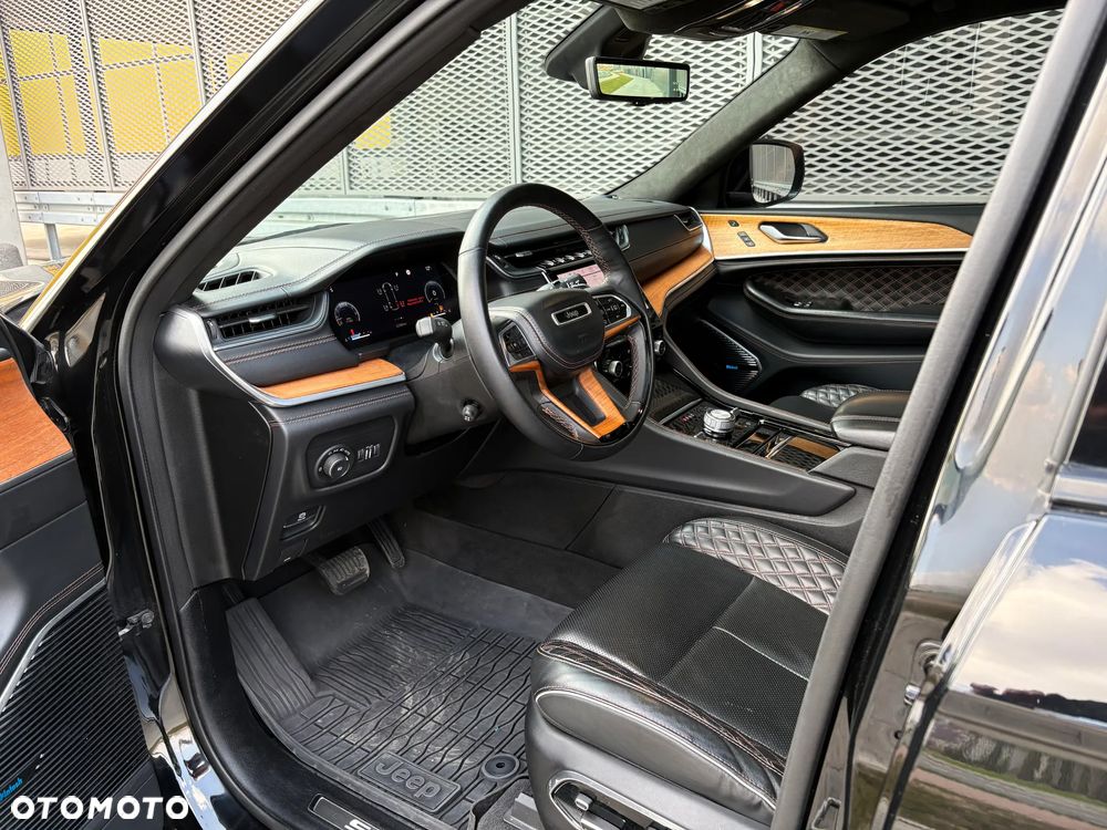 Jeep Grand Cherokee - 12