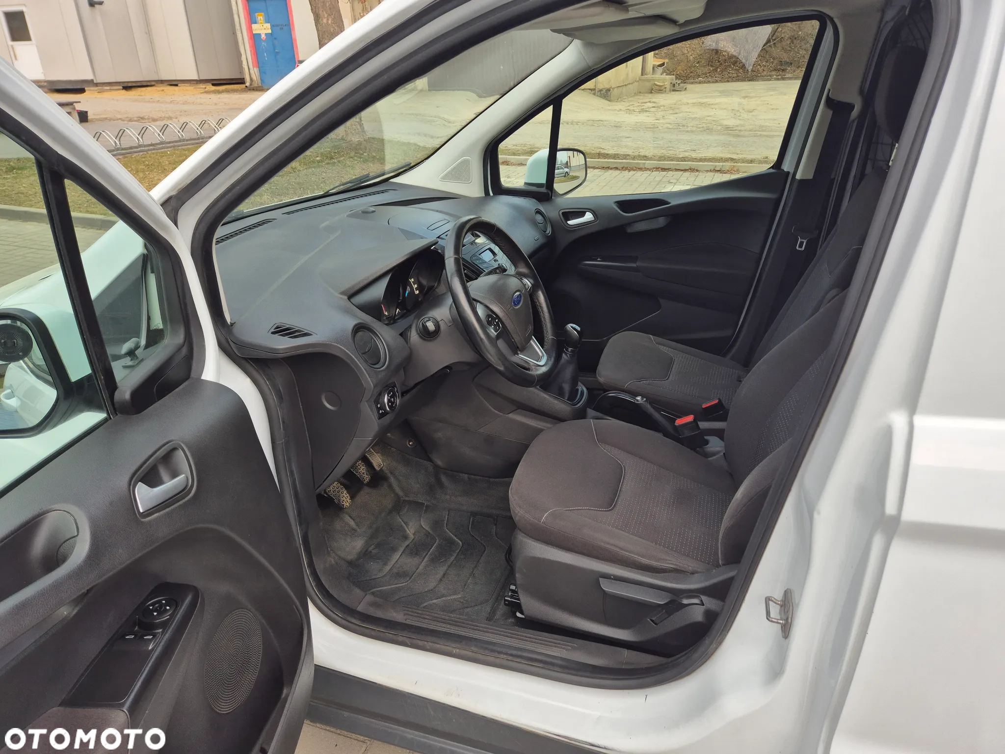 Ford TRNSIT COURIER - 12