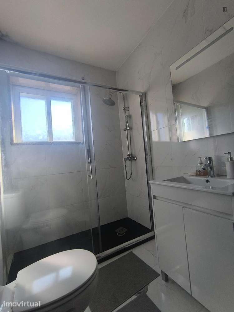 Quarto - localizado em Maia - Grande imagem: 5/9