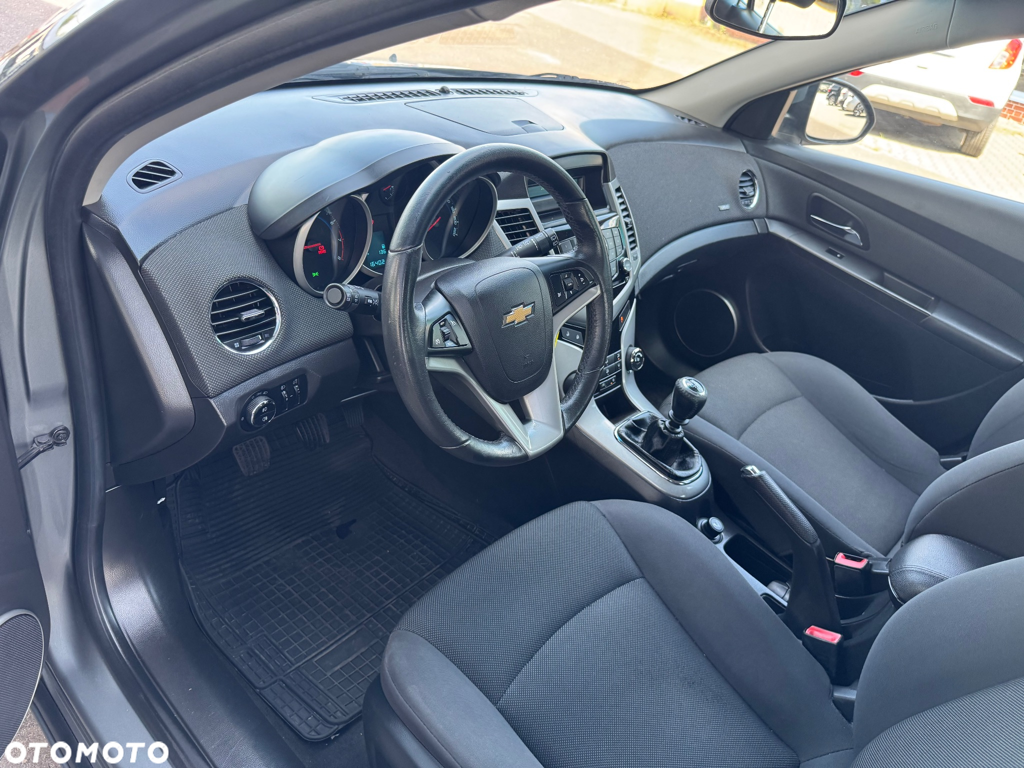 Chevrolet Cruze 1.6 LT - 16