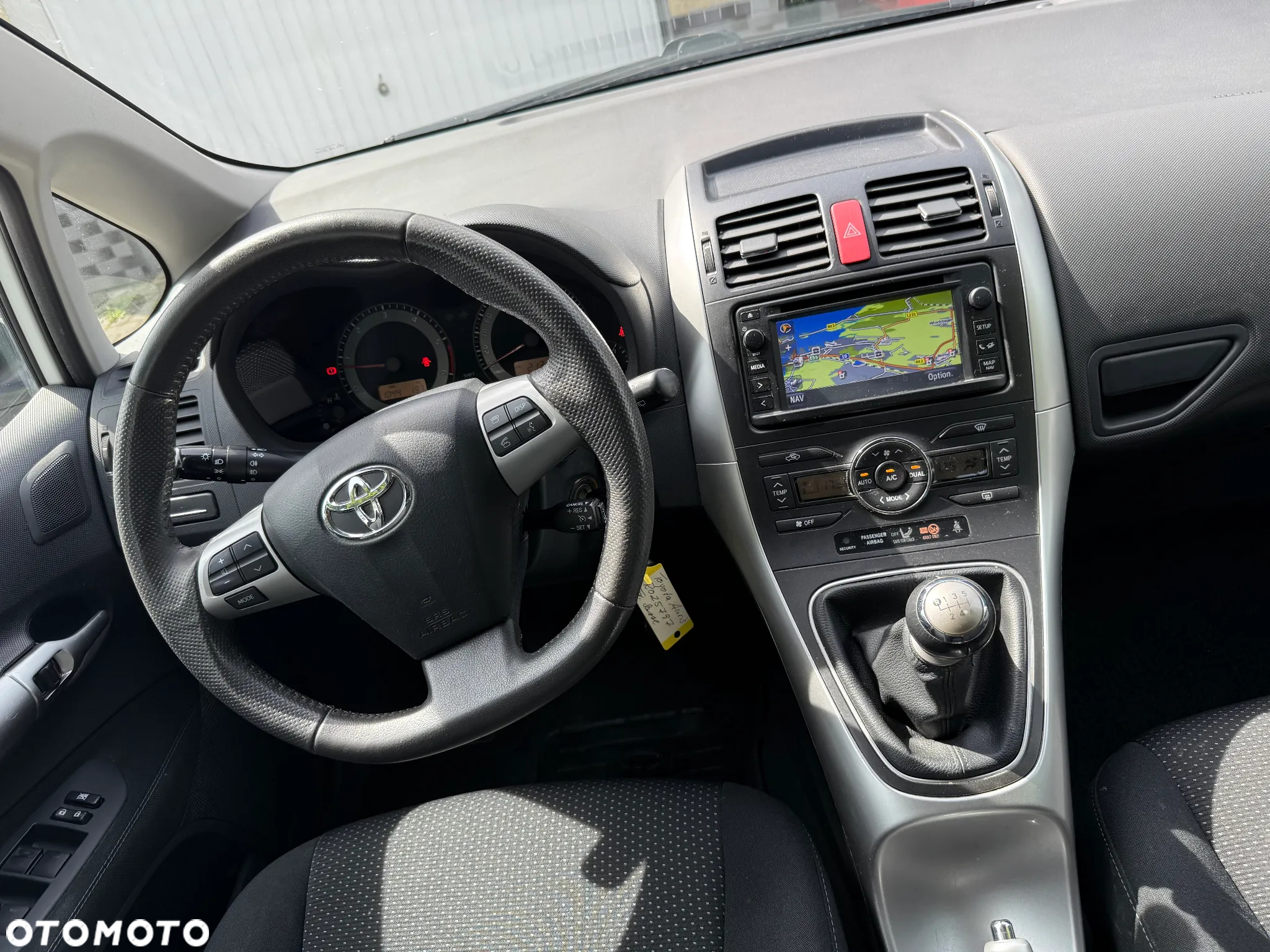 Toyota Auris 2.0 D-4D Executive - 24