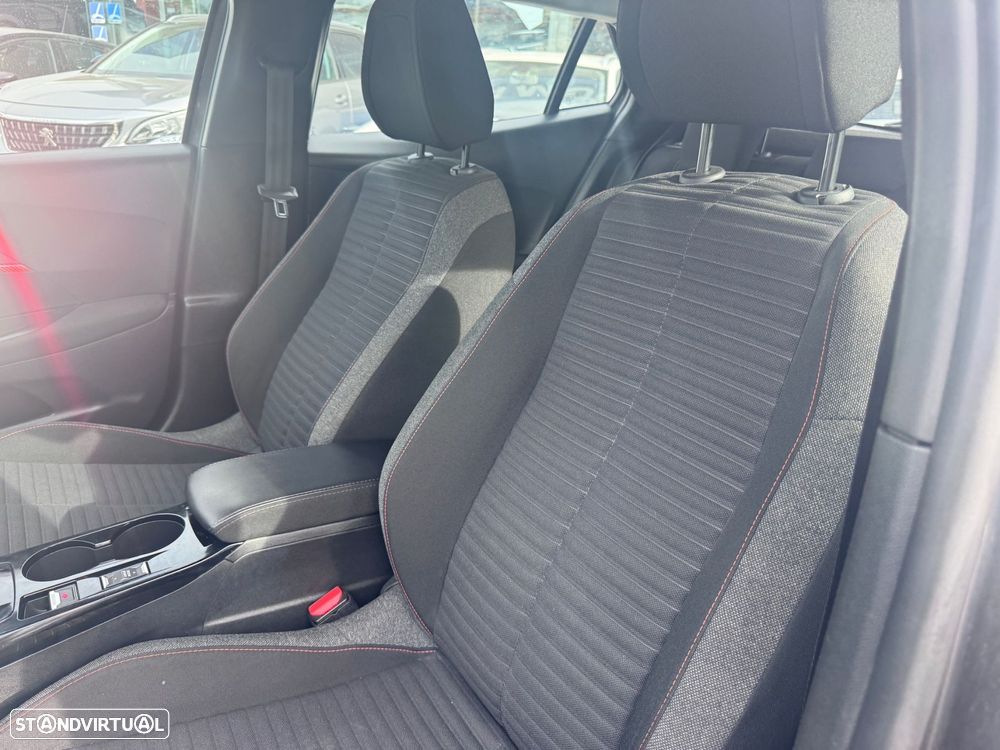 Peugeot 2008 1.2 PureTech Active Pack EAT8 - 8