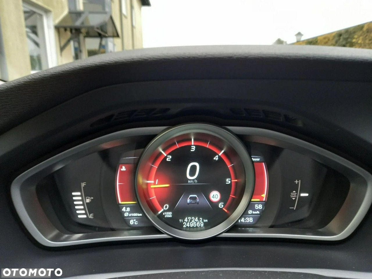 Volvo V40 Cross Country D2 Momentum - 33