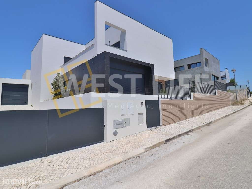 Moradia T5 arquitetura moderna NOVA com piscina e jardim - A 15 min... - Grande imagem: 2/31
