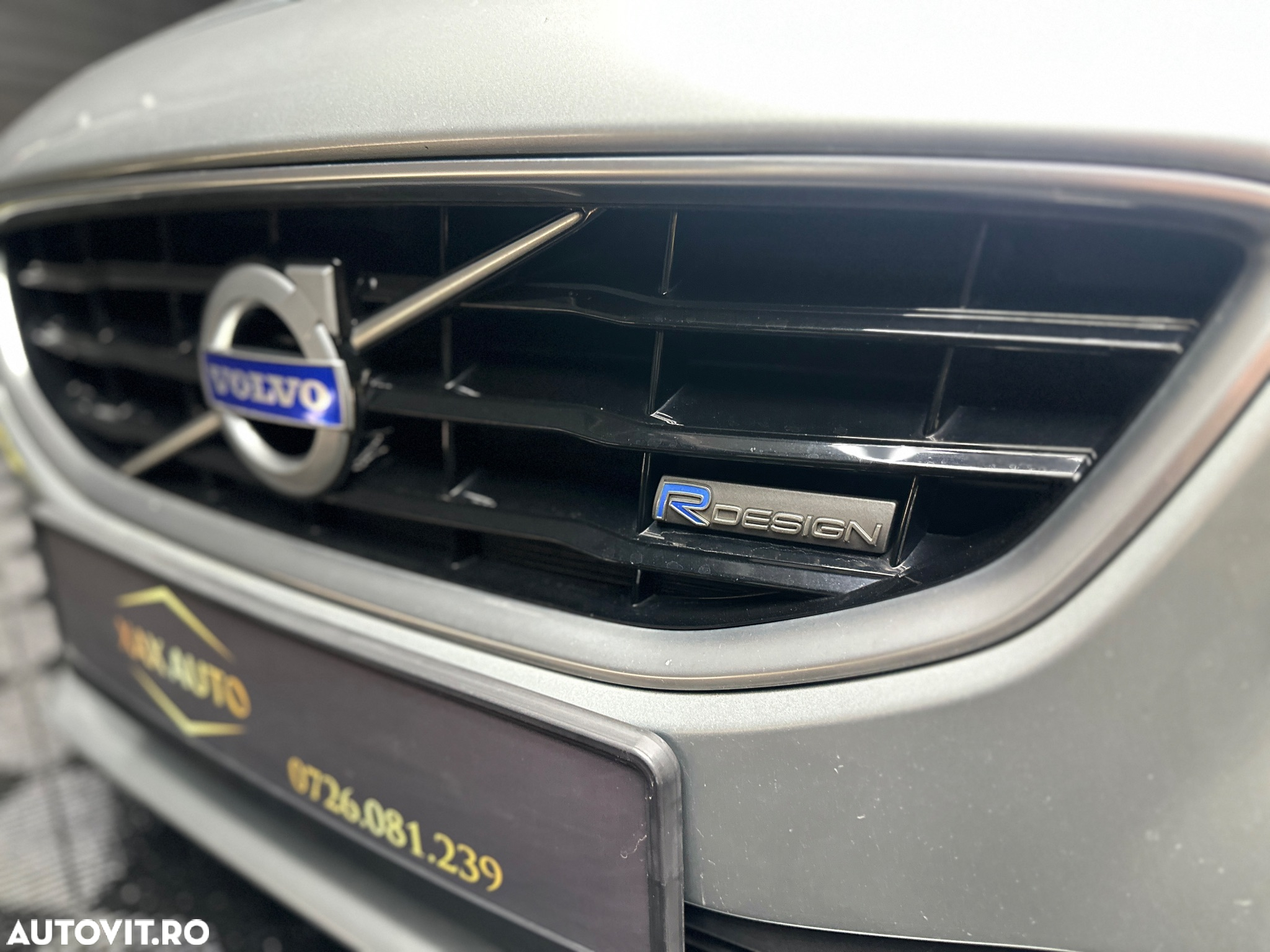 Volvo V40 D4 VEA R-Design - 10