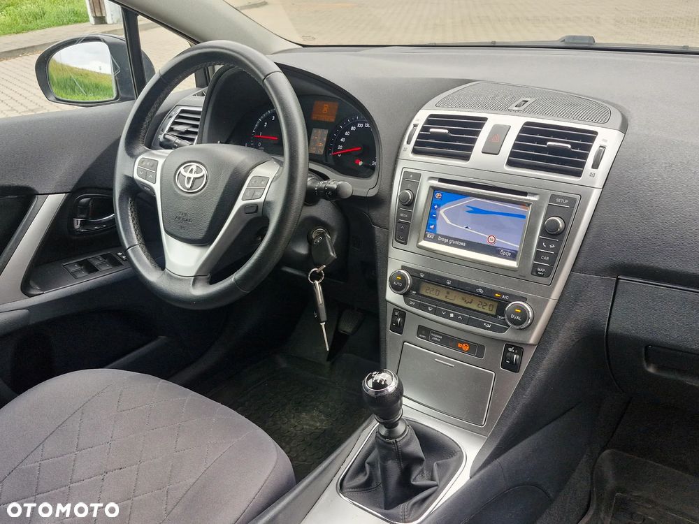 Toyota Avensis 1.8 Active - 26