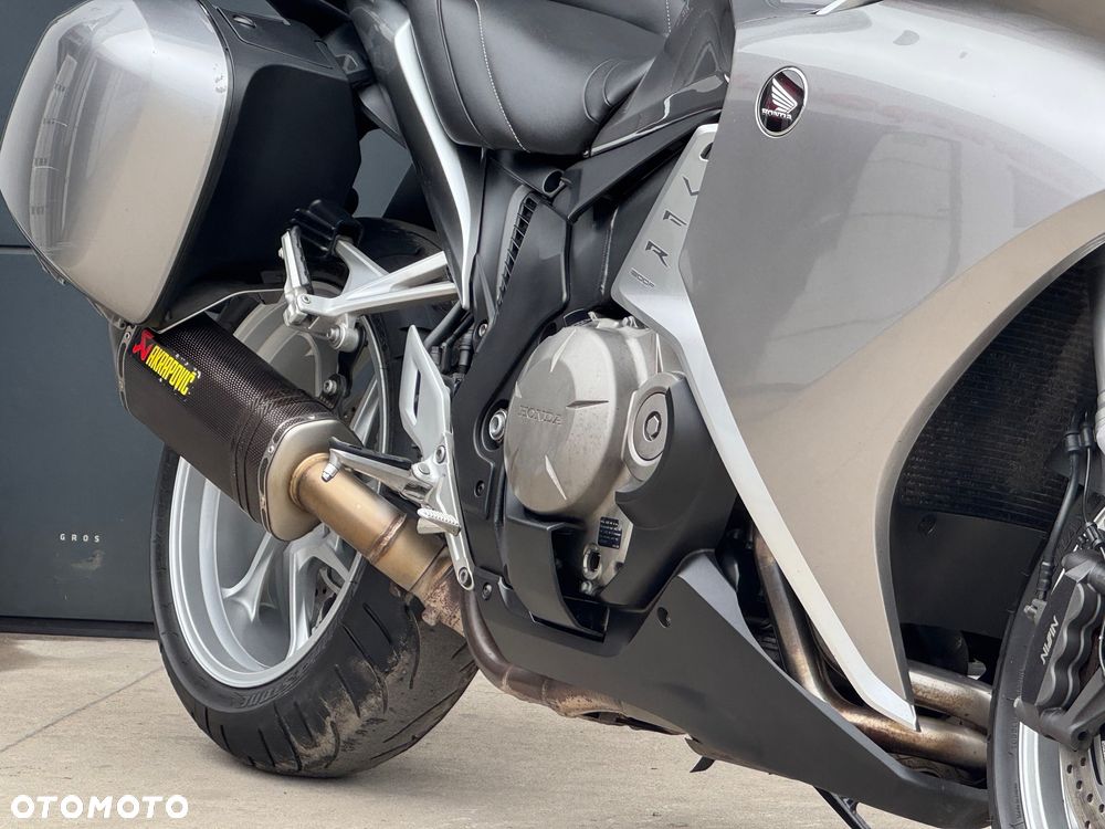 Honda VFR - 6