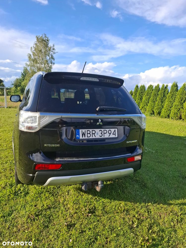 Mitsubishi Outlander 2.2 DID Instyle Navi 4WD - 3