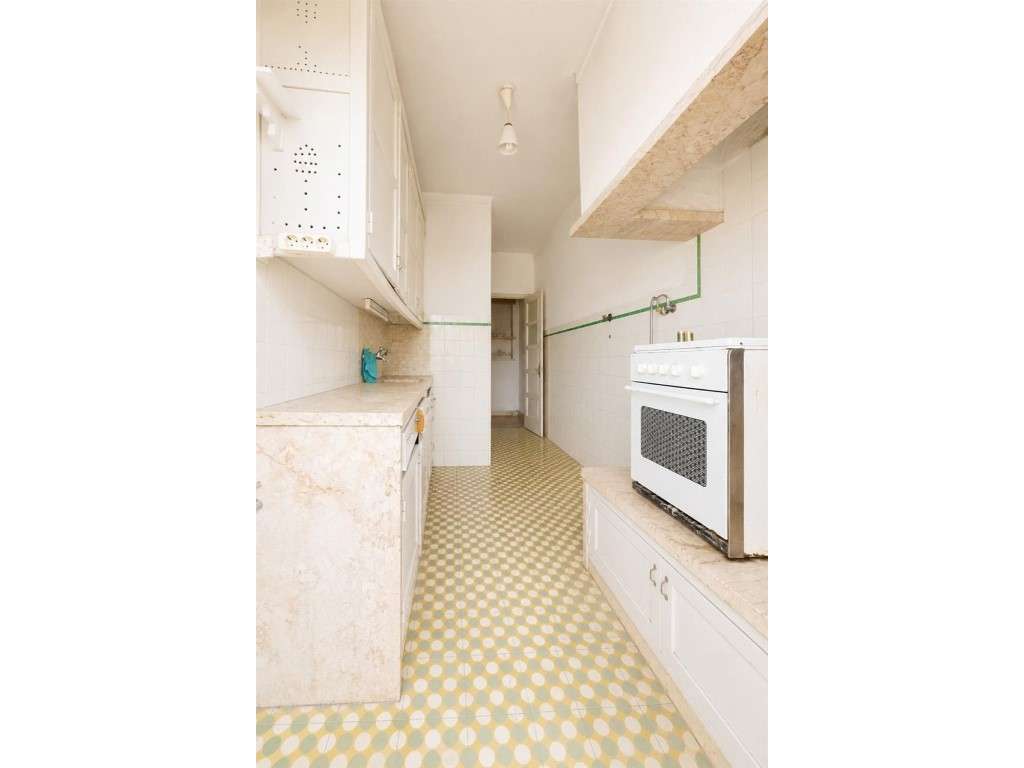 Apartamento T2 Totalmente Renovado com Varandas - Grande imagem: 3/13