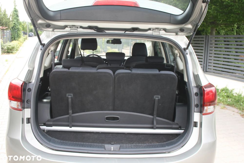 Kia Carens 1.6 GDI M 7os - 12
