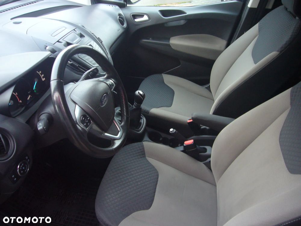 Ford Tourneo Courier 1.5 TDCi Titanium - 11