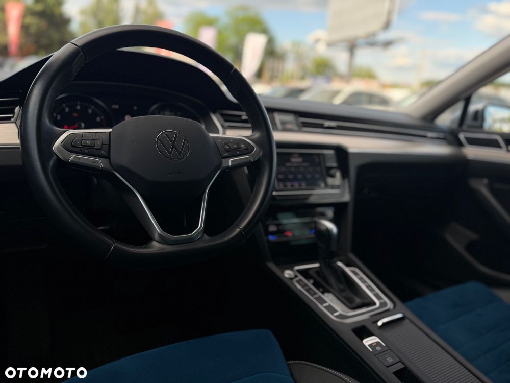 Volkswagen Passat - 16