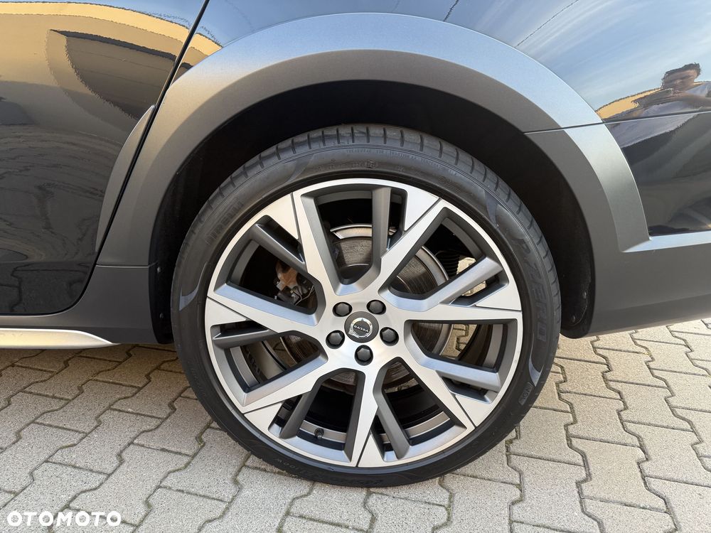 Volvo V90 Cross Country - 12