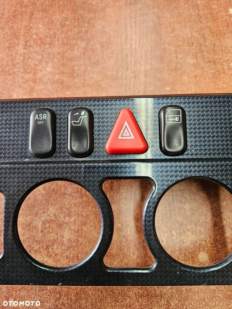 RAMKA PANEL KONSOLA PRZEŁĄCZNIK AWARYJNYCH SKŁADANIA FOTELI  MERCEDES C KLASA W 202 W210 2106830625 - 4