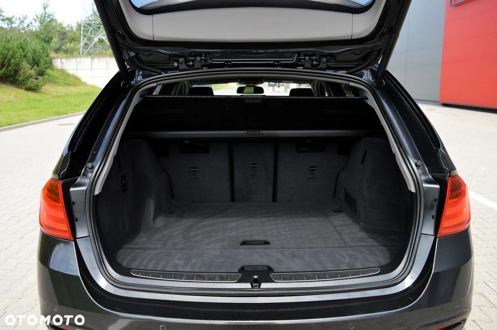 BMW Seria 3 318d Sport Line - 31