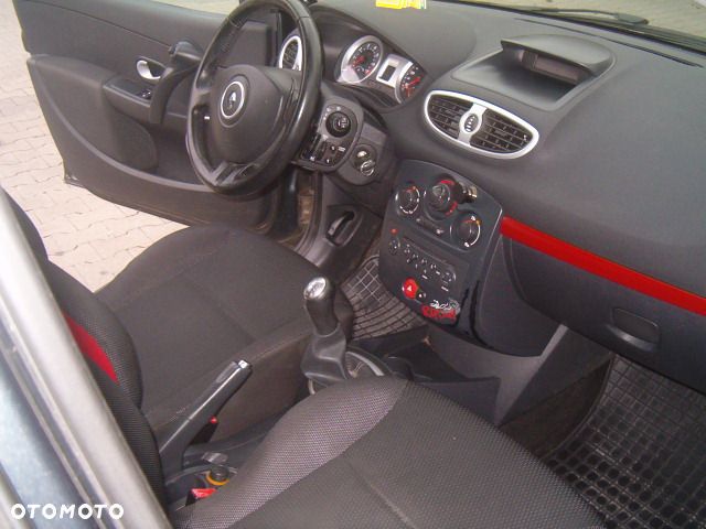 Renault Clio - 23