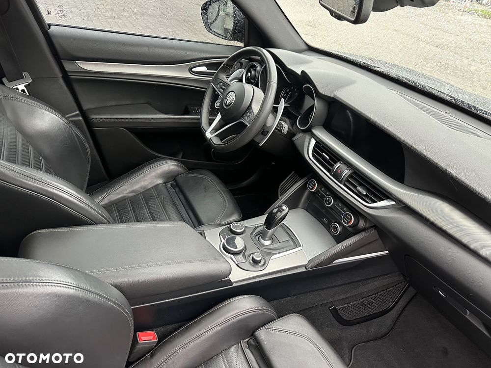 Alfa Romeo Stelvio 2.0 Turbo Veloce TI Q4 - 16