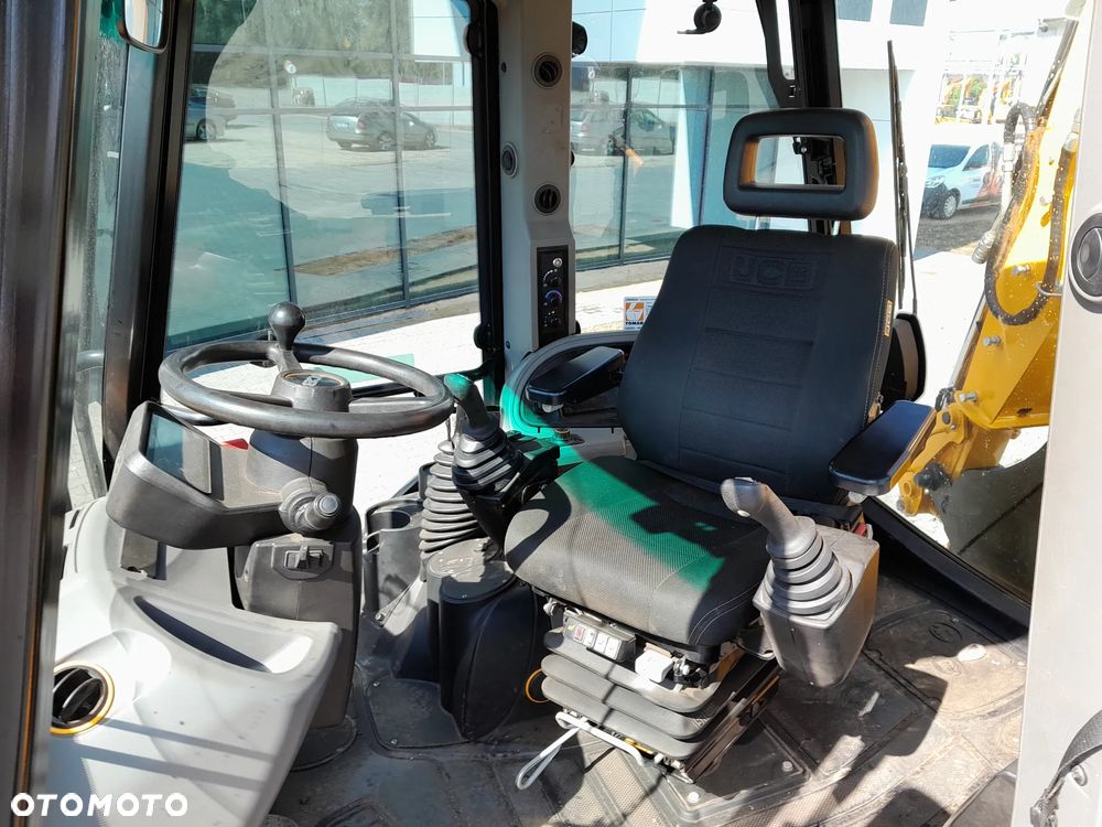 JCB JCB 4CX AEC  2023r - 22