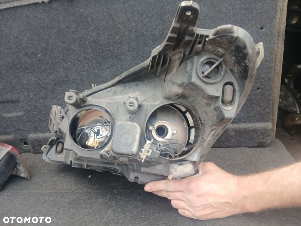 Opel Astra H III Lampa przednia prawa - 2