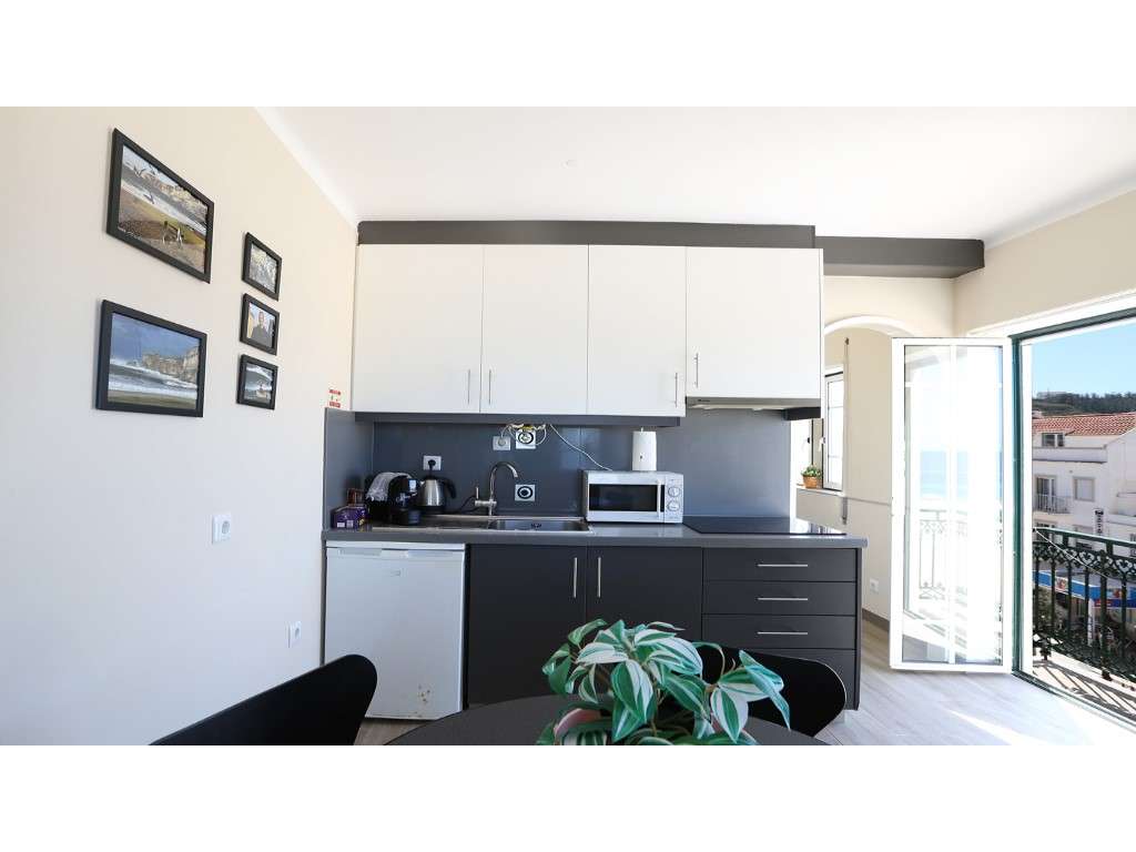 Apartamento T1 + Sotão em Primeira Linha de Mar na Nazaré - Grande imagem: 3/24