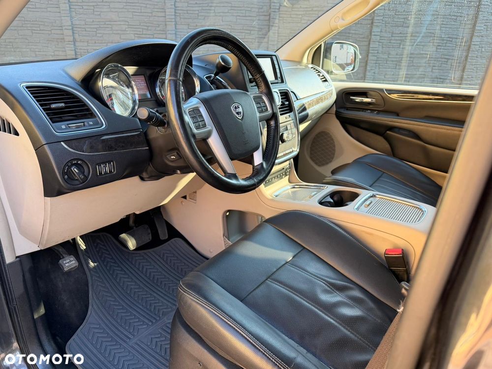 Lancia Voyager 3.6 Gold - 9