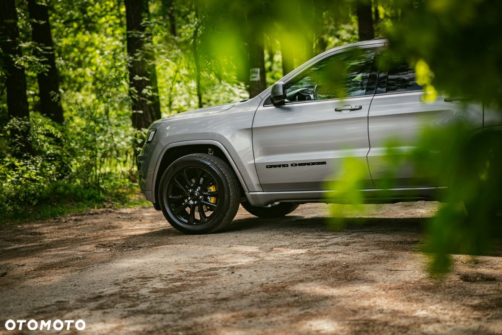 Jeep Grand Cherokee - 29