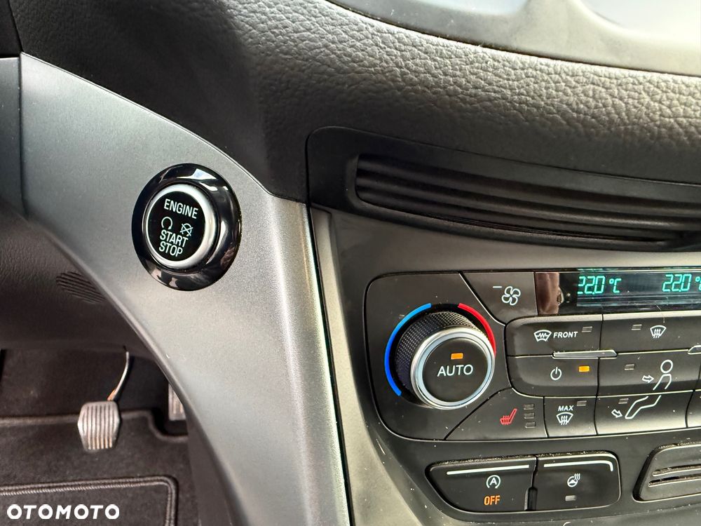 Ford Kuga 1.5 EcoBoost 2x4 Titanium - 16