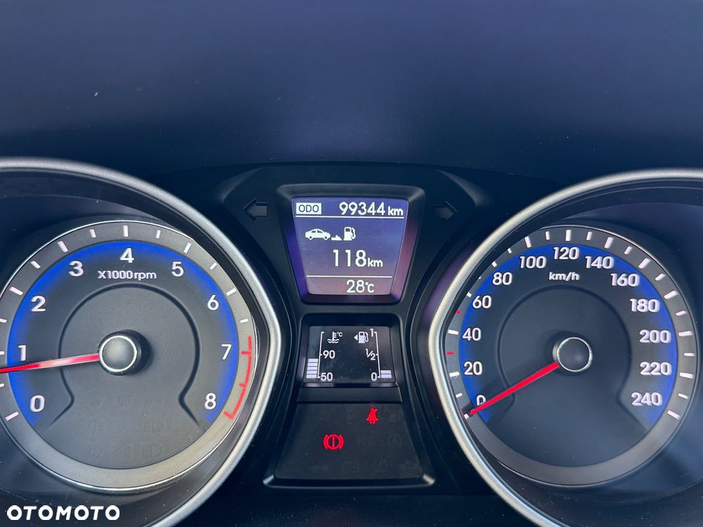 Hyundai i30 ver-blue-kombi-1-4-classic-navigation - 21