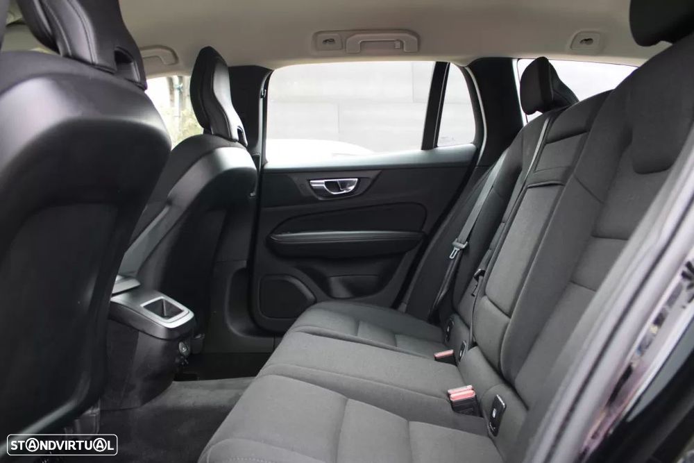 Volvo V60 2.0 B4 Momentum Core Geartronic - 15