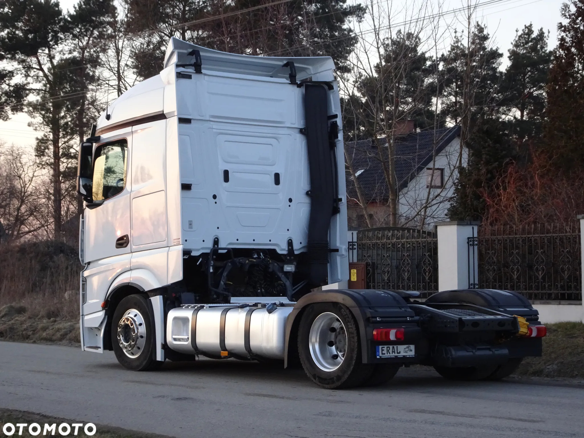 Mercedes-Benz Actros 1845 z Niemiec idealny serwisowany Lowdeck - 4