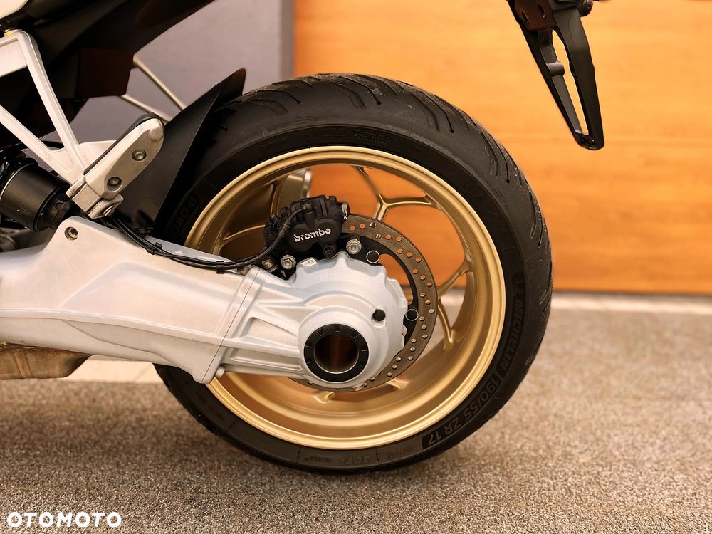 Moto Guzzi V100 Mandello - 10