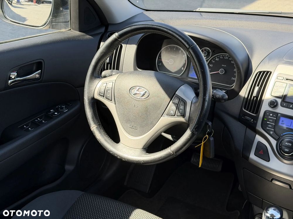 Hyundai i30 1.6 Comfort EU5 - 10
