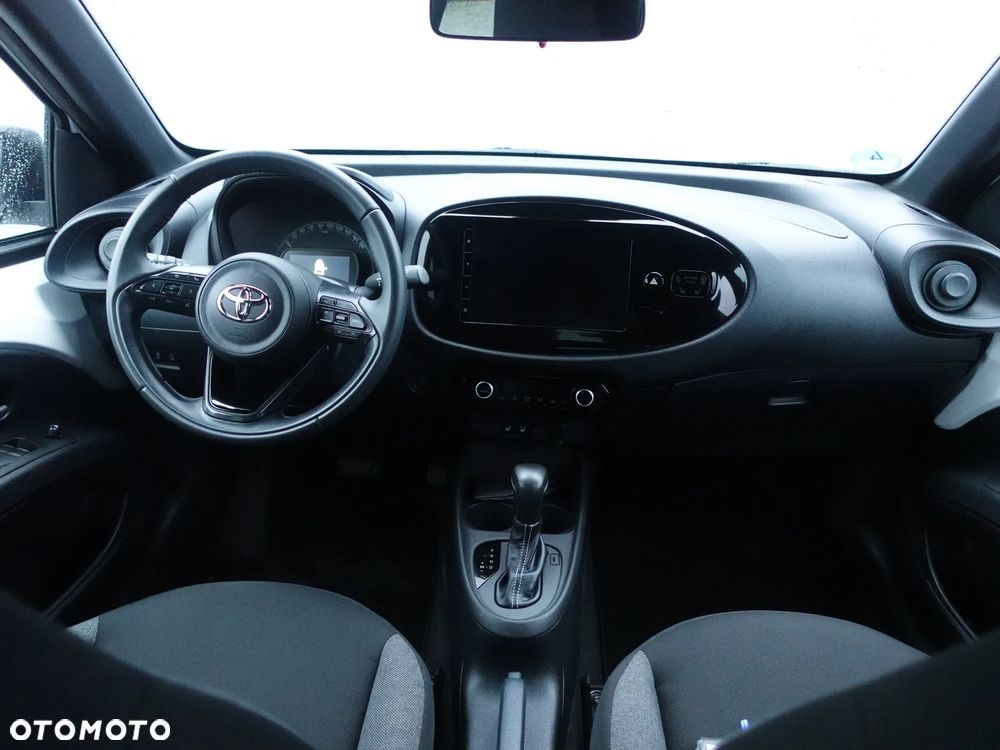 Toyota Aygo X x-shift x-play - 2