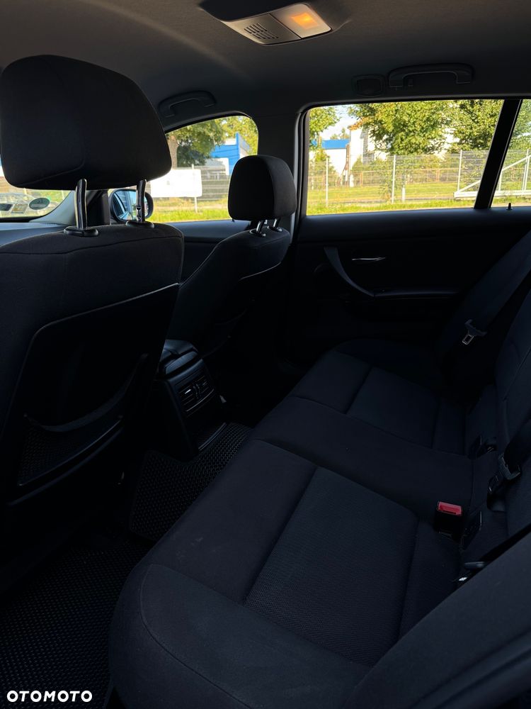 BMW Seria 3 318d - 18