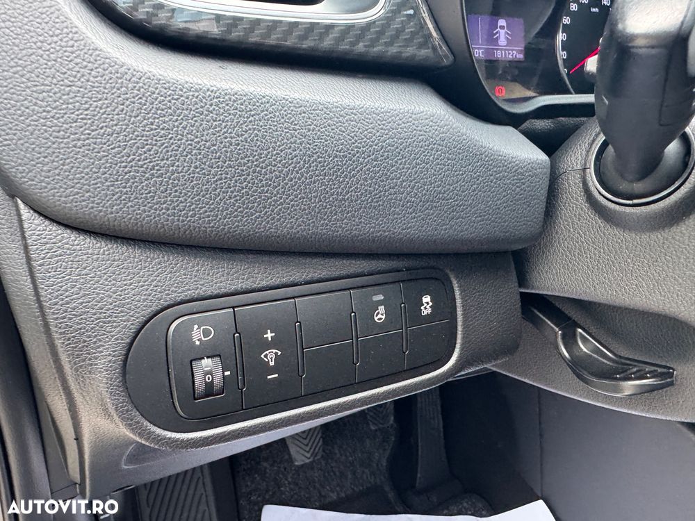 Kia Carens 1.7 CRDi 115 Dream-Team Edition - 9