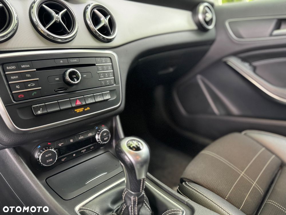 Mercedes-Benz GLA 200 - 12