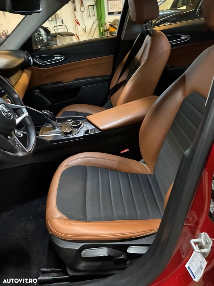 Alfa Romeo Giulia 2.0 Turbo RWD AT8 - 16