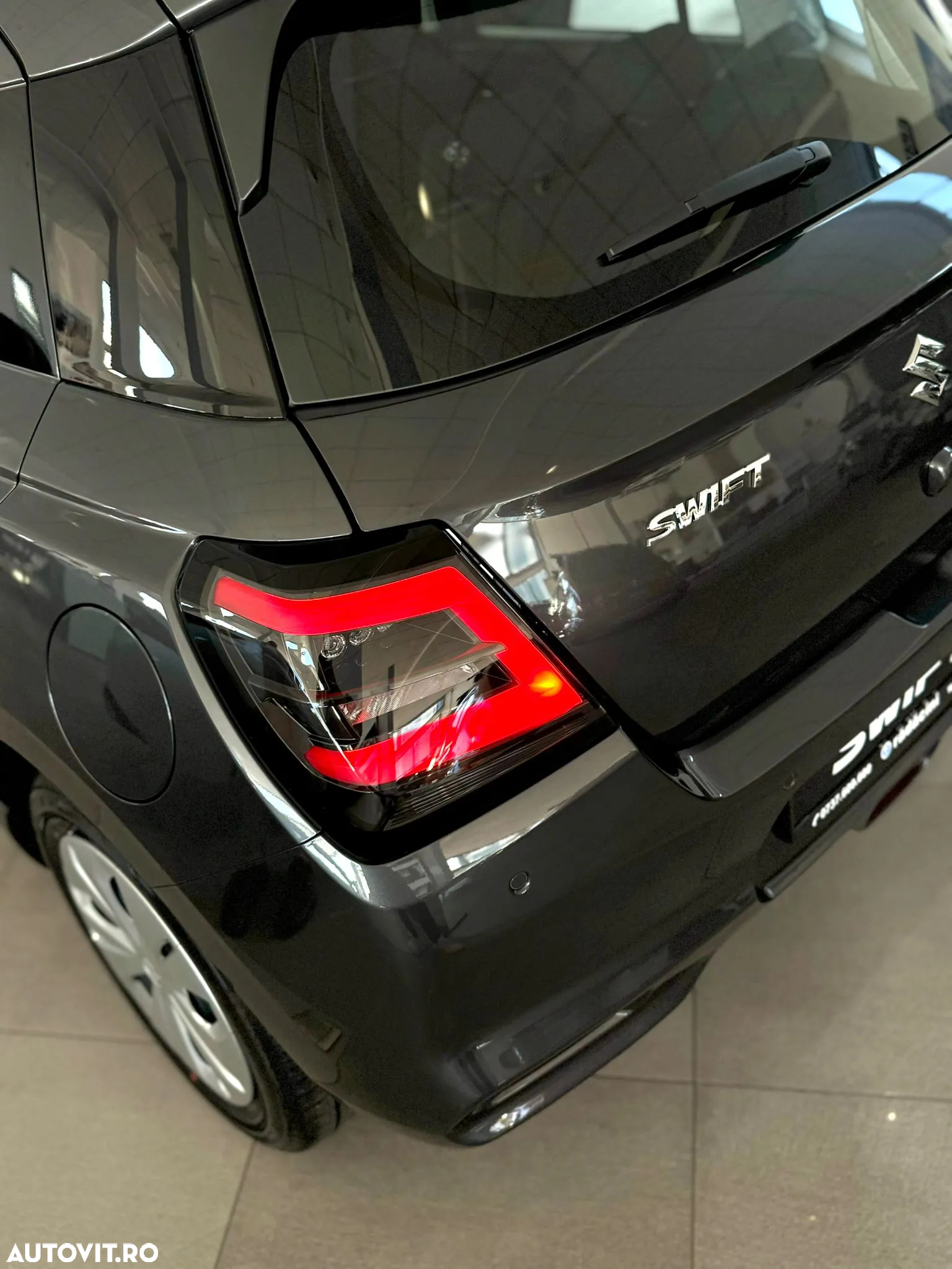 Suzuki Swift 1.2 Hybrid MT Club - 3