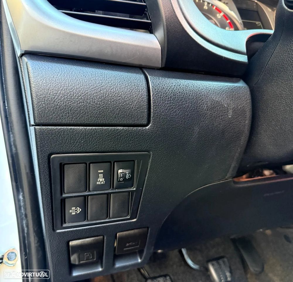 Toyota Hilux 2.4 D-4D 4WD Tracker - 17