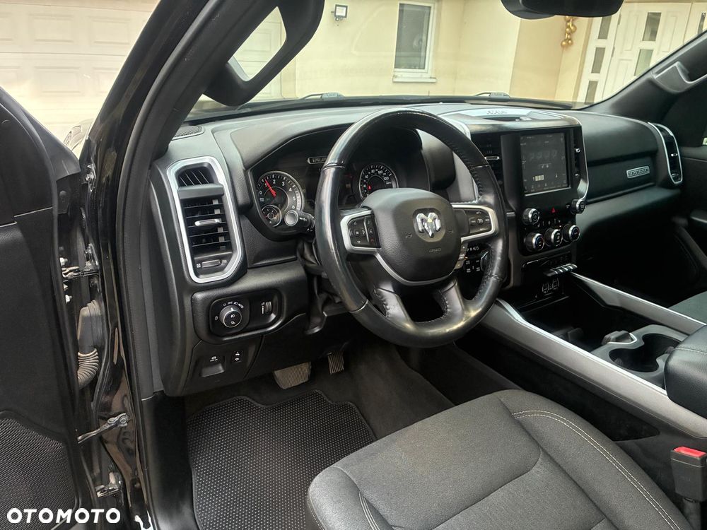 RAM 1500 5.7 Crew Cab Shortbed Bighorn Black - 16