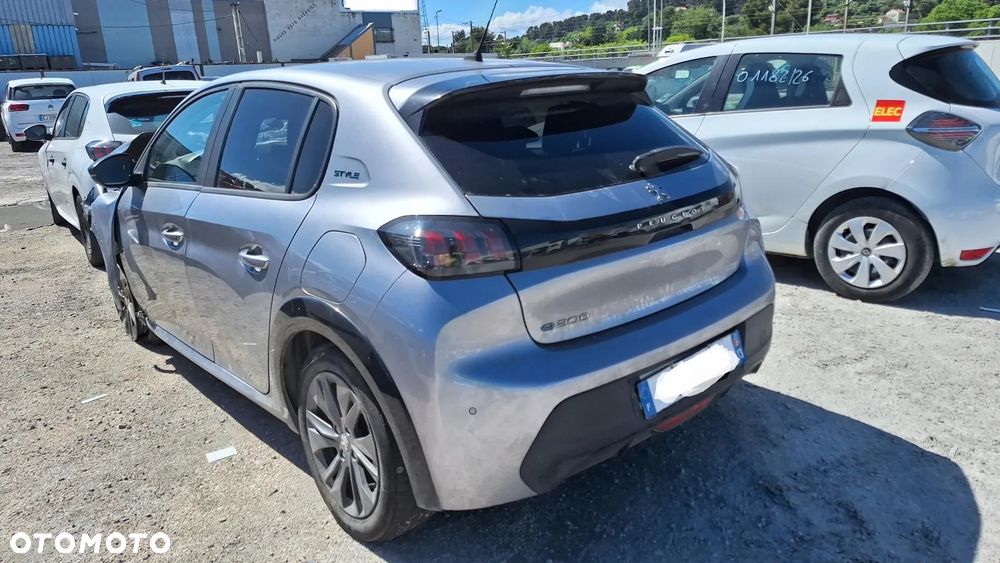 Peugeot 208 Elektromotor 136 Allure - 11