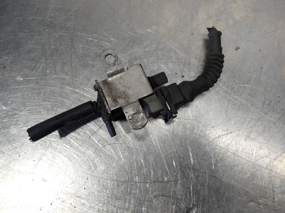 ZAWÓR PODCIŚNIENIA BMW E36 318 TDS KOMBI 1.7 72191133 - 1