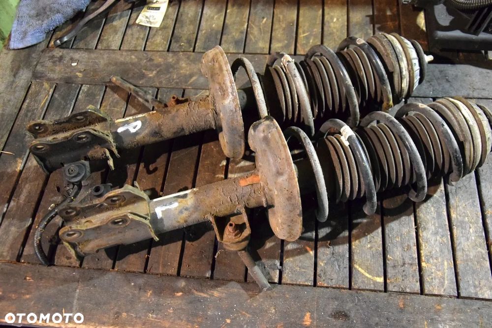 Opel Corsa D Amortyzator kolumna mcphersona prawa lewa benzyna 13214353 - 1